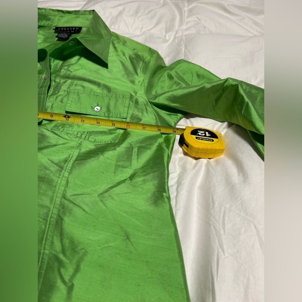NWT, 100% silk women’s sz small green, 3/4 length sleeves, button up, soft, new - Picture 2 of 5